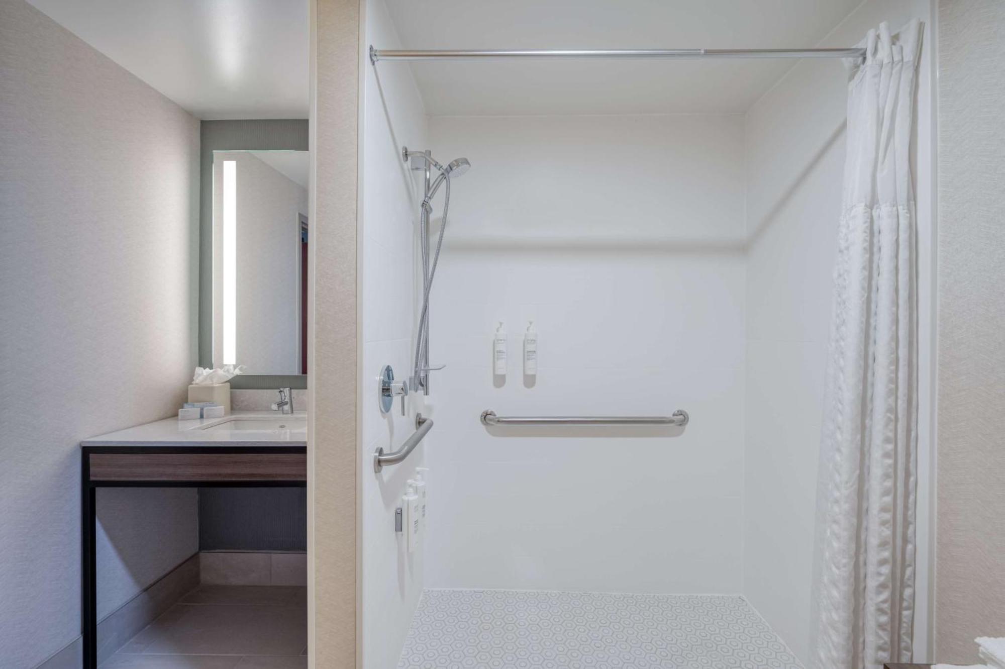 Hilton Garden Inn Clarksburg Bagian luar foto