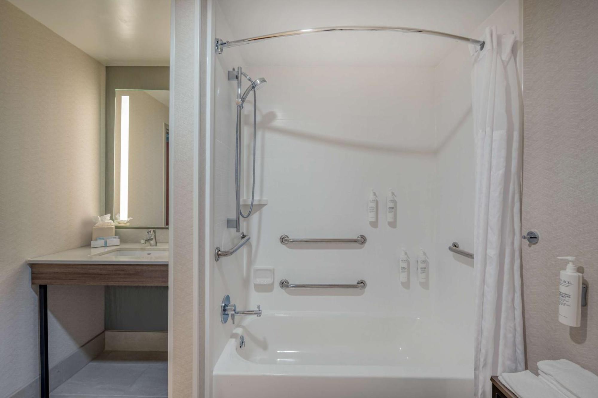 Hilton Garden Inn Clarksburg Bagian luar foto