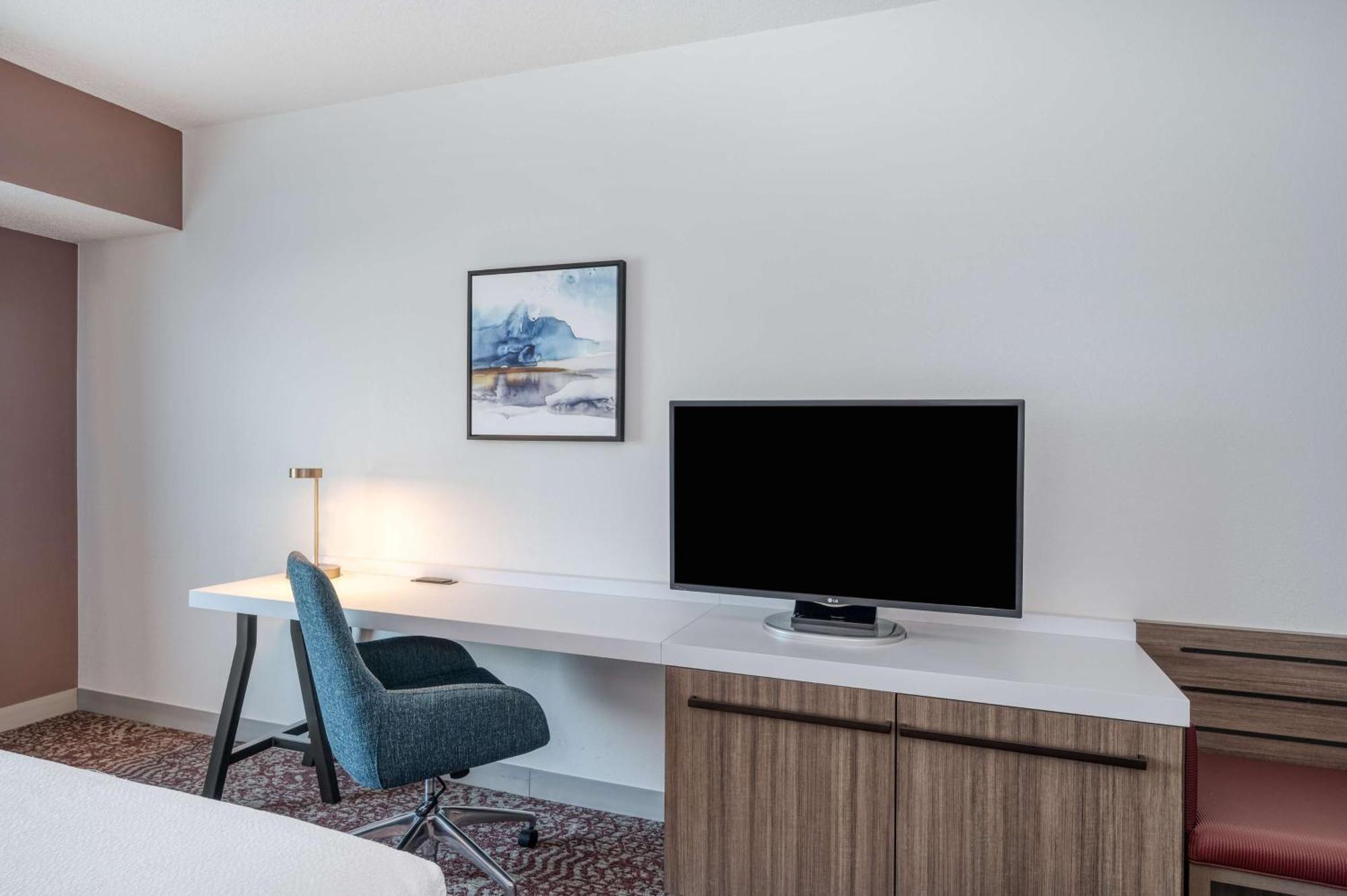 Hilton Garden Inn Clarksburg Bagian luar foto