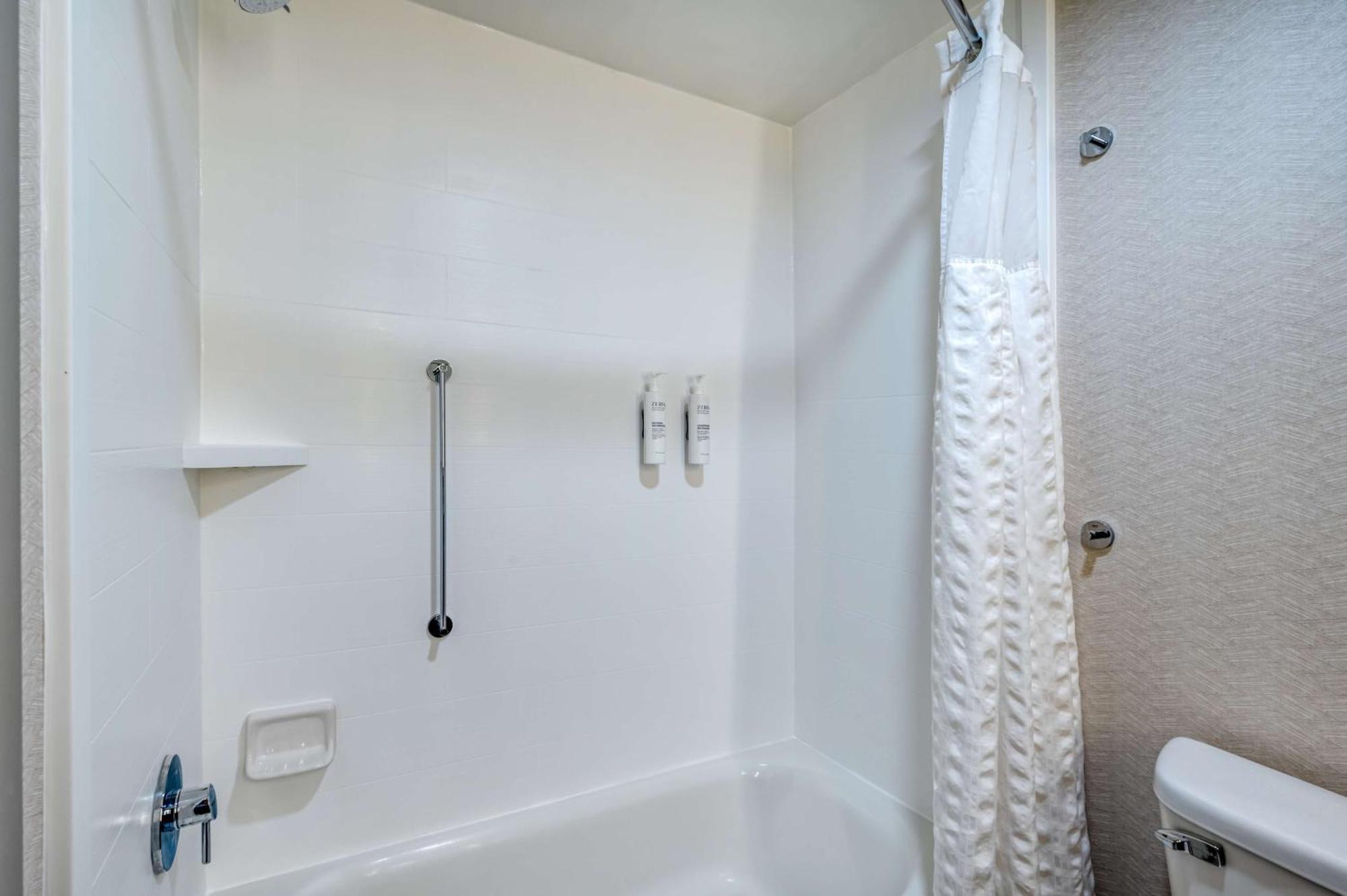 Hilton Garden Inn Clarksburg Bagian luar foto