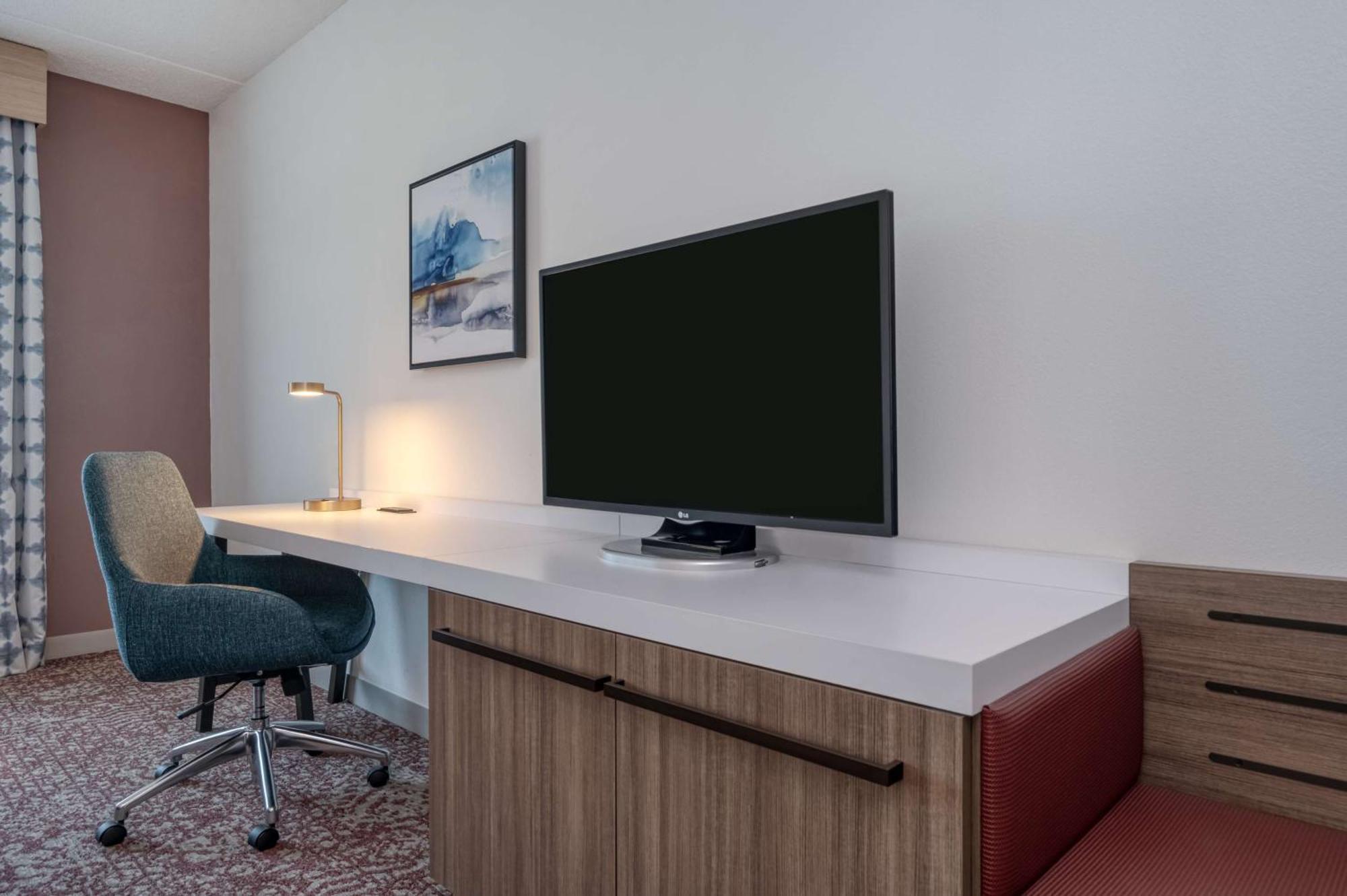 Hilton Garden Inn Clarksburg Bagian luar foto